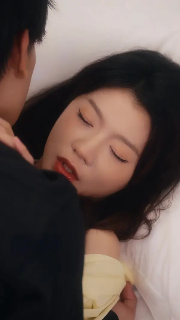Drunk Into the Tycoon's Bed