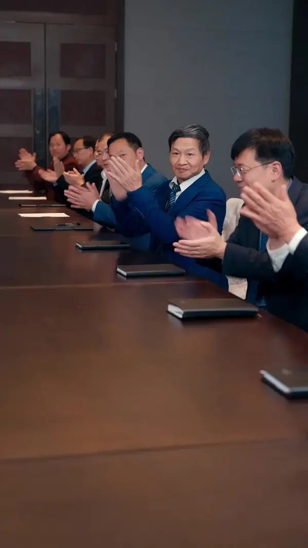Planned to Retire, But Married the Boss(Dubbed)
