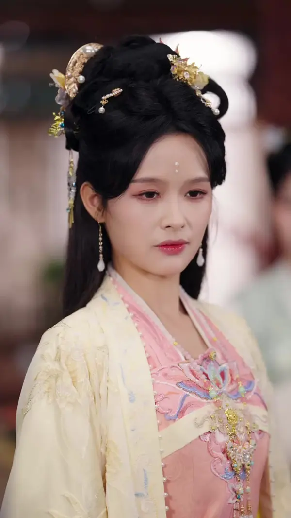Ruthless Heiress Claims the Throne(Dubbed)