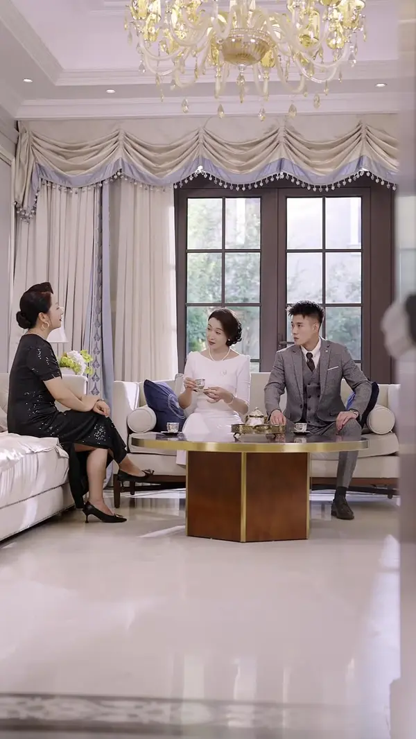 Addicted to Her: The CEO's Spoiled Darling(Dubbed)