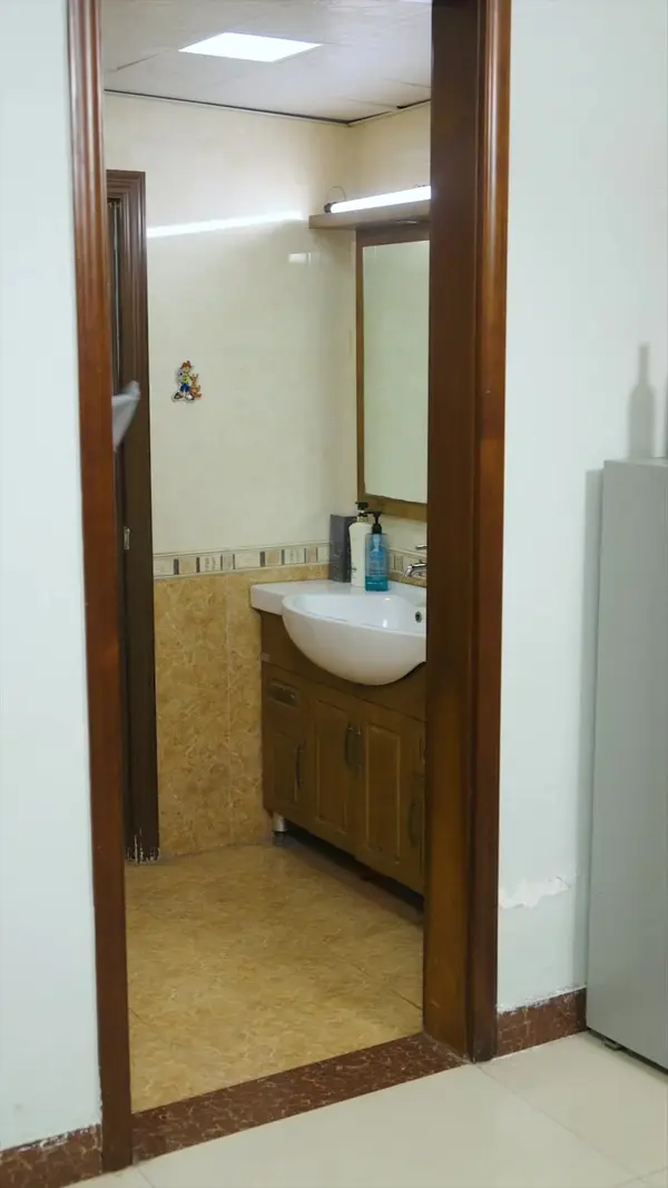 The Plumber Who Won the Campus Beauty