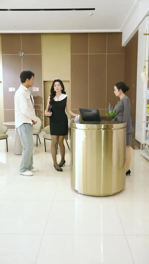 The Plumber Who Won the Campus Beauty