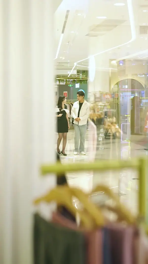 The Plumber Who Won the Campus Beauty