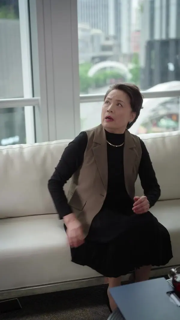 Flash-Married CEO, Secretly Not So Poor?
