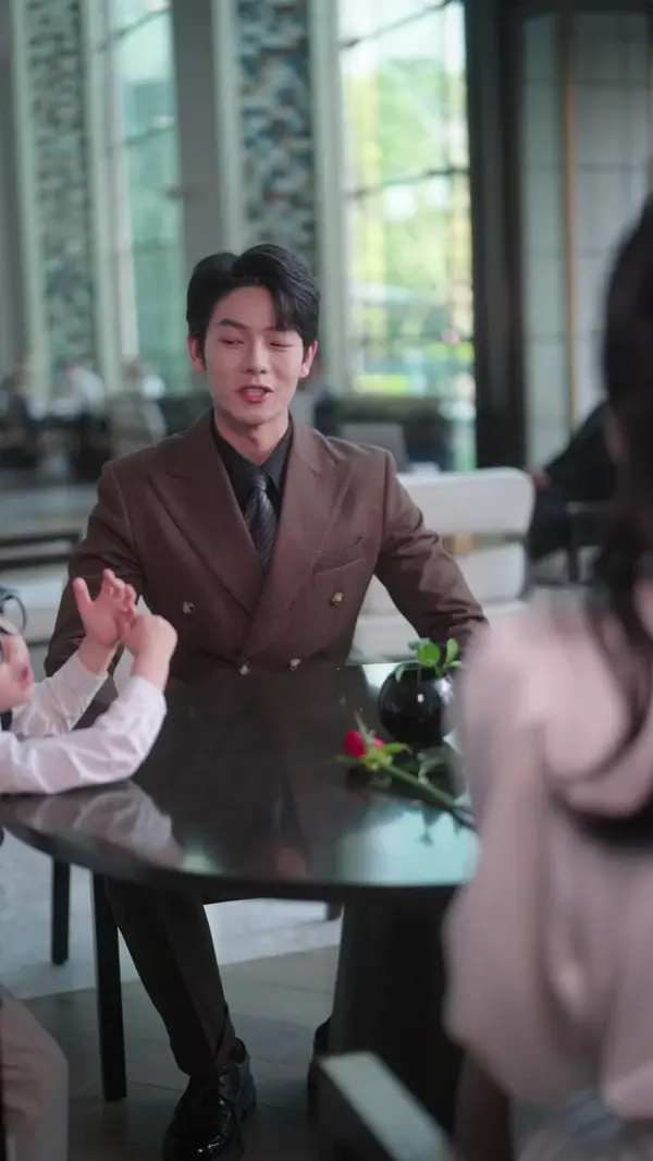 Flash-Married CEO, Secretly Not So Poor?