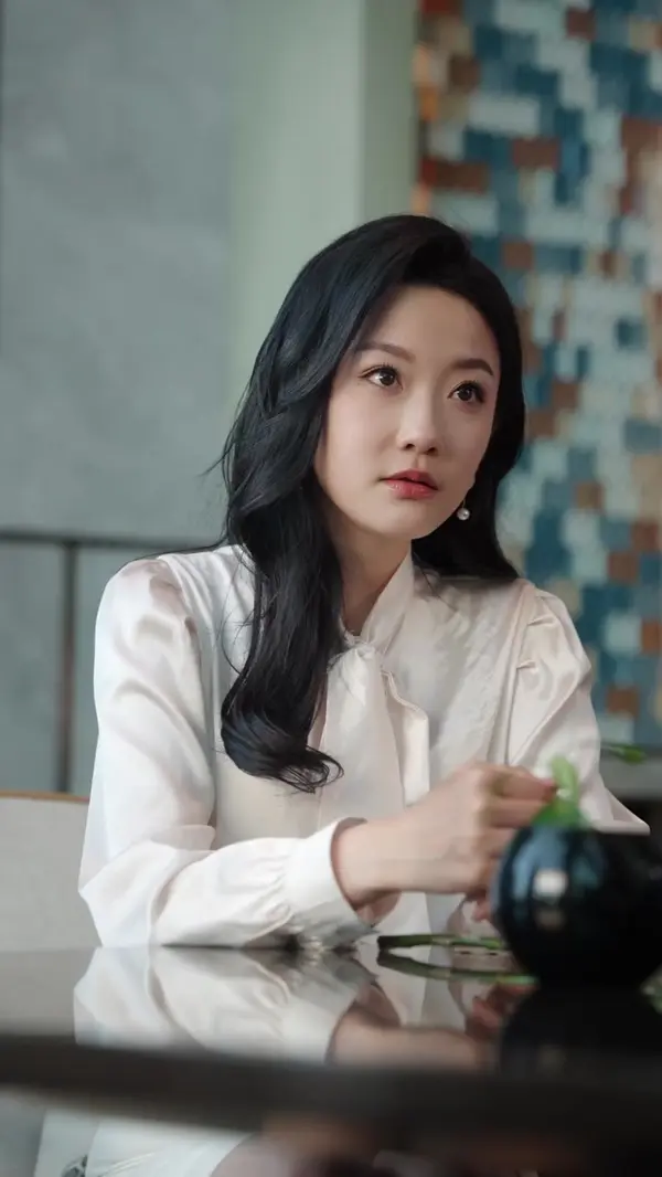 Flash-Married CEO, Secretly Not So Poor?