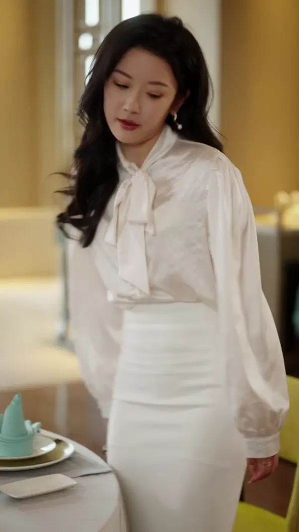 Flash-Married CEO, Secretly Not So Poor?