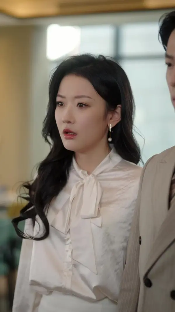 Flash-Married CEO, Secretly Not So Poor?