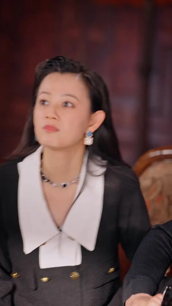 Flash-Married CEO, Secretly Not So Poor?