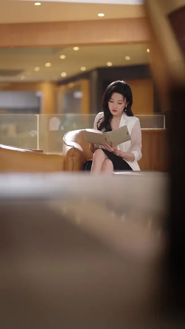 Flash-Married CEO, Secretly Not So Poor?