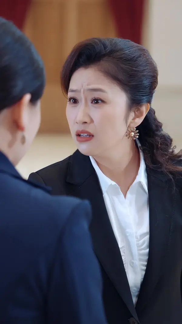 Two Women, One Delivery Guy(Dubbed)