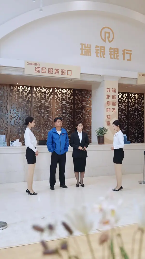 Two Women, One Delivery Guy(Dubbed)