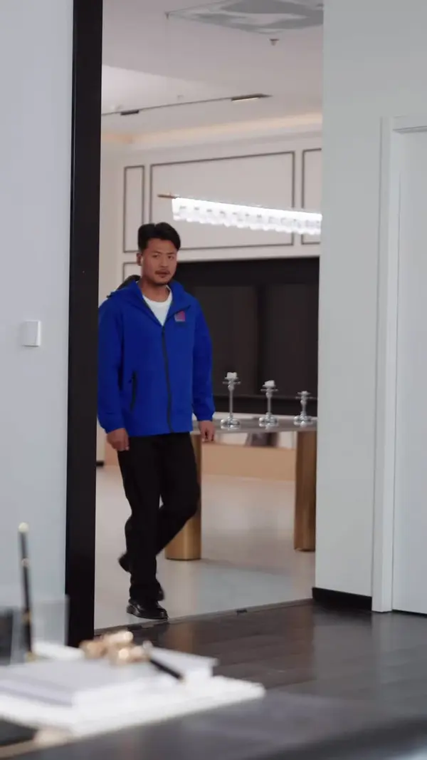 Two Women, One Delivery Guy(Dubbed)