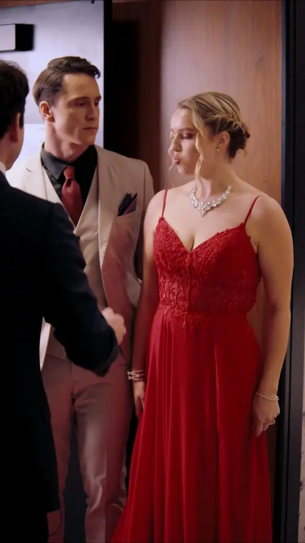 The Mayor's XXL Wife: Her Stunning Return